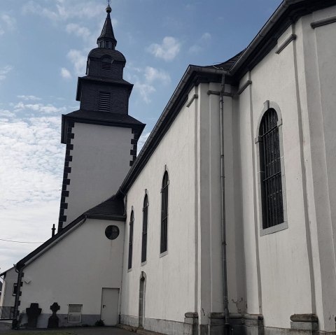 Außenansicht Kirche, © Foto: Svenja Schulze-Entrup, Quelle: Touristik-Büro Vordereifel