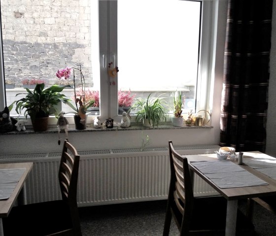 Première décoration de Pâques dans la salle du petit-déjeuner