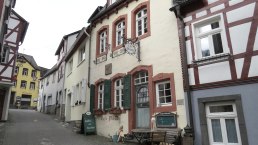 Cafe Pl&uuml;sch im Fachwerkdorf Monreal, &copy; Foto: Svenja Schulze-Entrup, Quelle: Touristik-B&uuml;ro Vordereifel