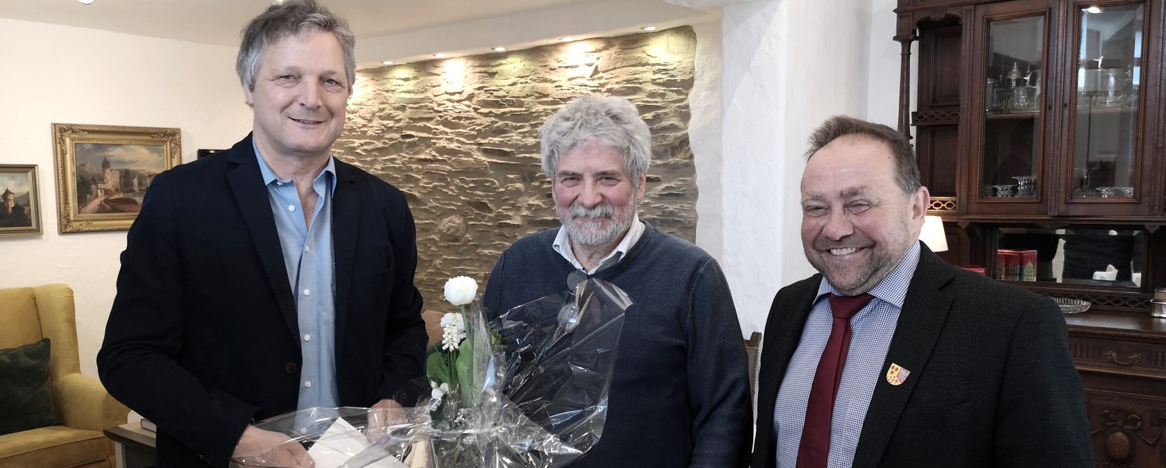 Ortsbürgermeister Karl Schmitz, Marius Rybczynski und Bürgermeister Alfred Schomisch