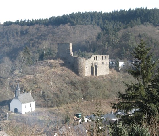 Virneburg und Kapelle