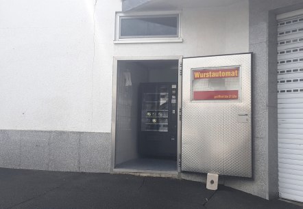 Eingang zum Wurstautomat, © Touristik-Büro Vordereifel