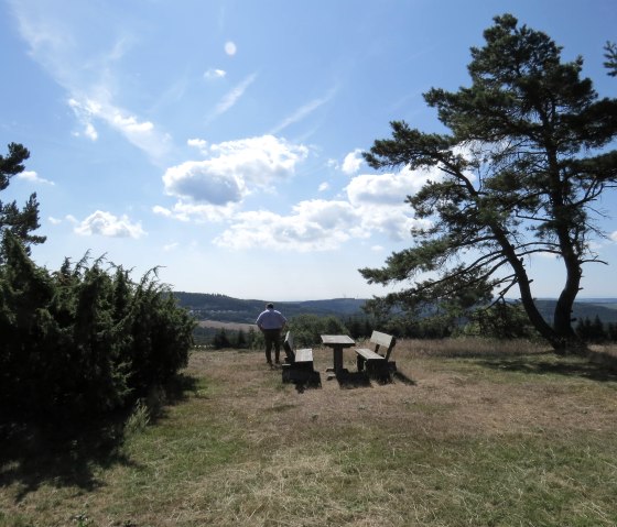 Rastplatz auf dem Kindgen, &copy; Foto: Svenja Schulze-Entrup, Quelle: Touristik-B&uuml;ro Vordereifel