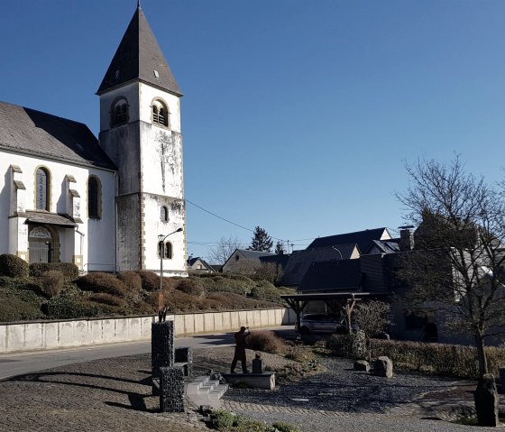 Pfarrkirche und Dorfplatz in Kirchwald, &copy; Foto: Svenja Schulze-Entrup, Quelle: Touristik-B&uuml;ro Vordereifel