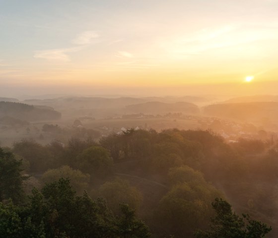 Lever de soleil depuis la tour Eiffel de Boos sur le Stumpfarmweg, © Laura Rinneburger