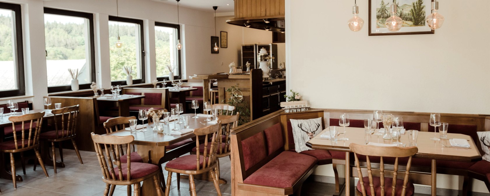 Innenraum Eifelschenke, &copy; VerBildLicht