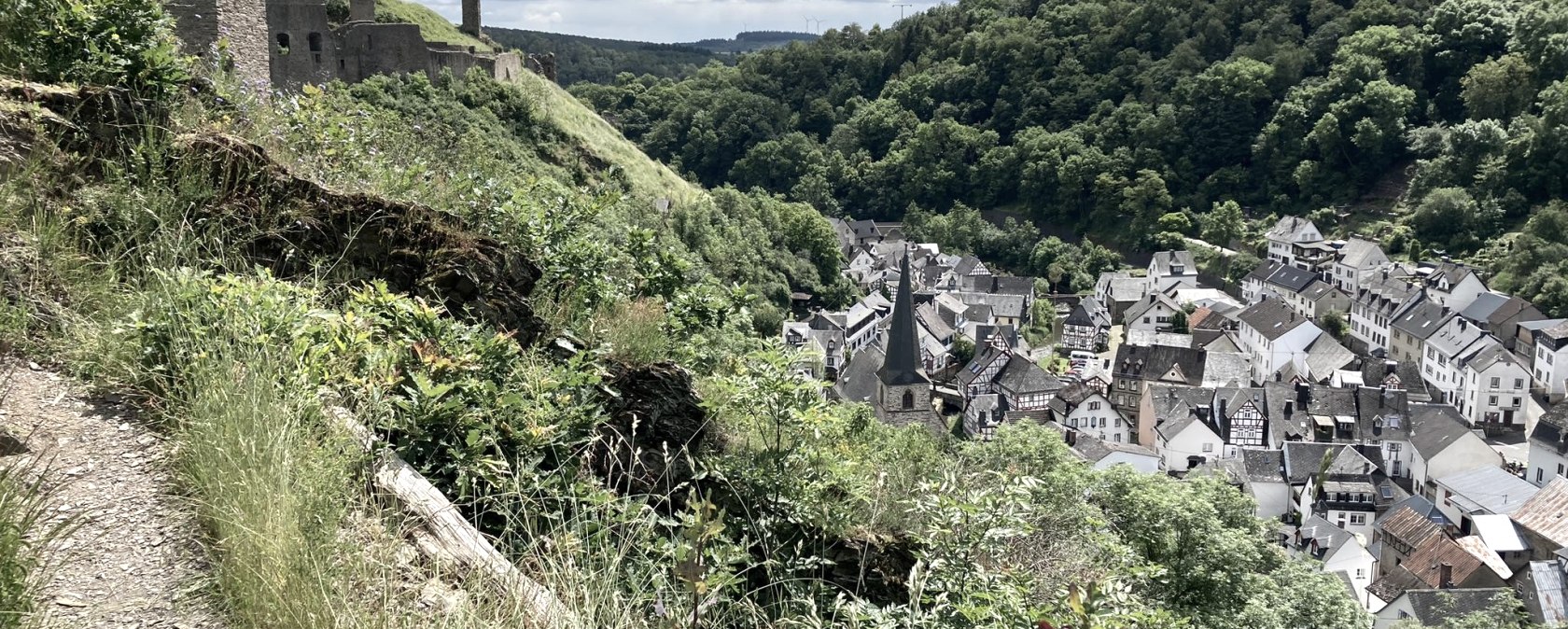 Blick auf Monreal und die Monrealer Burgen, &copy; Claudia Bilzer