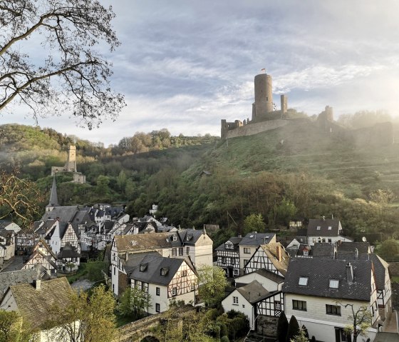 Monreal mit Blick zur Burg, © Foto: Laura Rinneburger, Quelle: Touristik-Büro Vordereifel