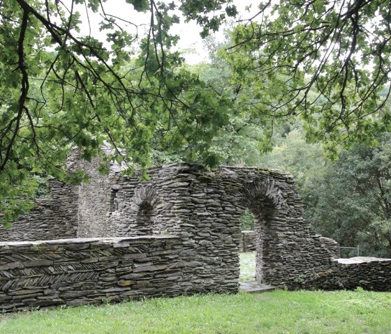 Ruines du monastère de Mädburg, © Foto: Anna Döpgen, Quelle: Touristik-Büro Vordereifel