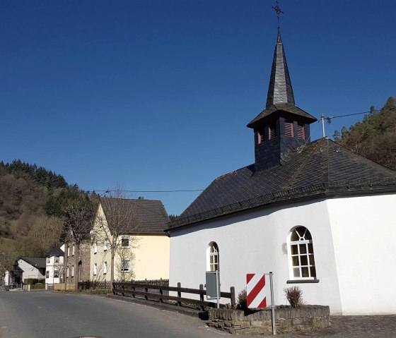 A view of the village of Acht with its chapel, &copy; Foto: Svenja Schulze-Entrup, Quelle: Touristik-B&uuml;ro Vordereifel