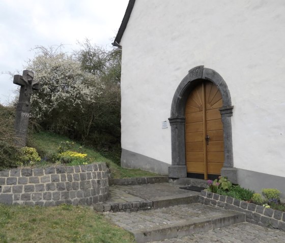 Entrance to the chapel, &copy; Foto: Svenja Schulze-Entrup, Quelle: Touristik-B&uuml;ro Vordereifel