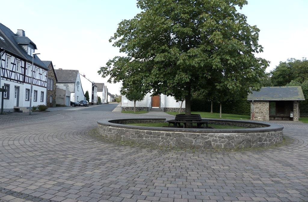 Dorfplatz in Anschau, © Foto: Verbandsgemeinde Vordereifel, Quelle: Touristik-Büro Vordereifel
