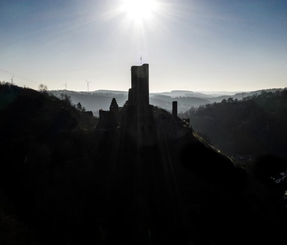 Burgen Monreal im Schatten, &copy; Eifel Tourismus GmbH, Dominik Ketz