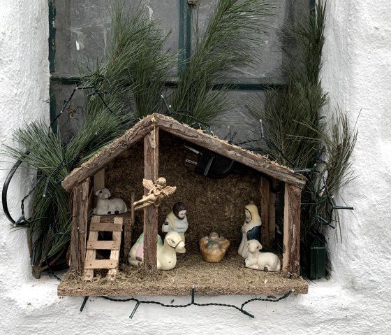 Krippe im Fenster, &copy; Ingo Becker (VVV Monreal)