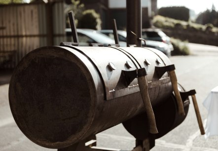 Smoker vor der Eifelschenke, &copy; VerBildLicht Fotografie