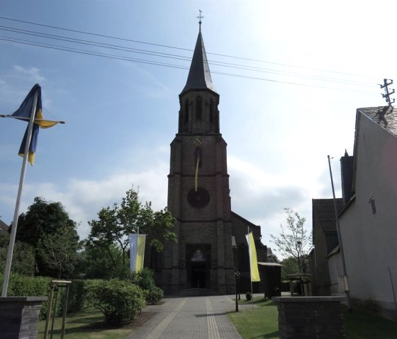 Église paroissiale St. Castor et St. Katharina à Kehrig, © Foto: Svenja Schulze-Entrup, Quelle: Touristik-Büro Vordereifel