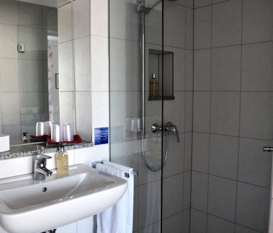 douche accessible dans chaque salle de bain
