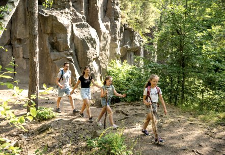 Mit Kindern wandern auf dem Traumpfad Vulkanpfad, © Eifel Tourismus GmbH, Dominik Ketz