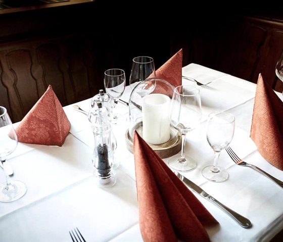 Sch&ouml;n eingedeckter Tisch in der Pizzeria, &copy; Familie Trovato