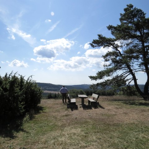 Rastplatz auf dem Kindgen, &copy; Foto: Svenja Schulze-Entrup, Quelle: Touristik-B&uuml;ro Vordereifel