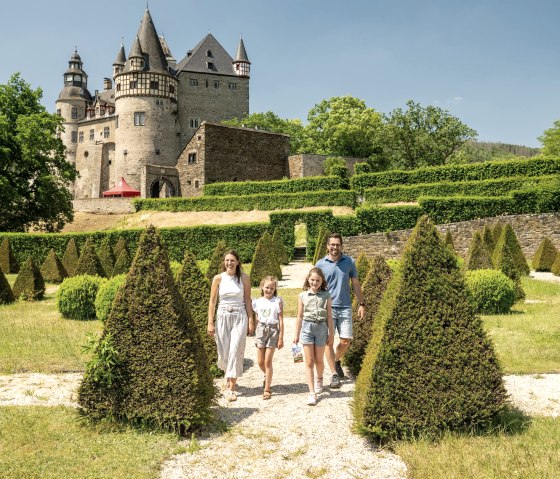 Family outing to B&uuml;rresheim Castle, &copy; Eifel Tourismus GmbH, Dominik Ketz