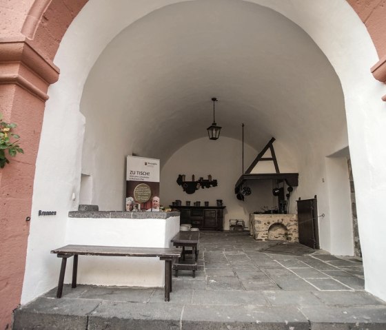 Kitchen in the castle courtyard, &copy; Foto: Laura Rinneburger, Quelle: Touristik-B&uuml;ro Vordereifel