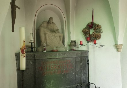 Kapelle in Ettringen - Altar, &copy; Foto: Svenja Schulze-Entrup, Quelle: Touristik-B&uuml;ro Vordereifel