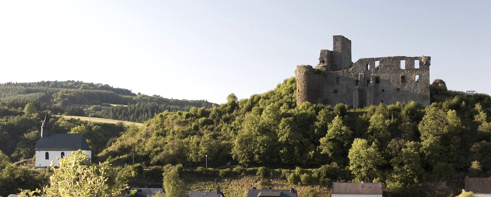 Blick auf den Ort und die Virneburg, © Kappest/Remet