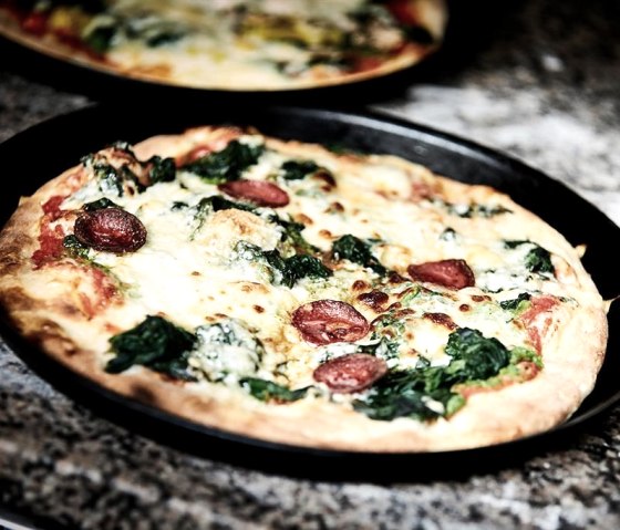 Leckere Pizza in der Pizzeria La Quercia, © Familie Trovato