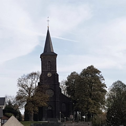 Außenansicht Kirche, © Foto: Svenja Schulze-Entrup, Quelle: Touristik-Büro Vordereifel