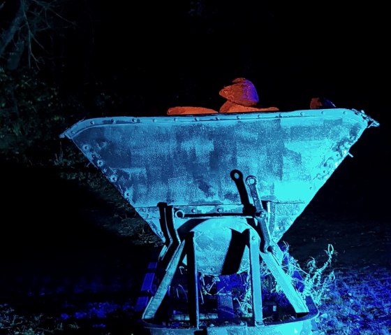 beleuchtete Lore im am gestickten Weg, &copy; Svenja Schulze-Entrup