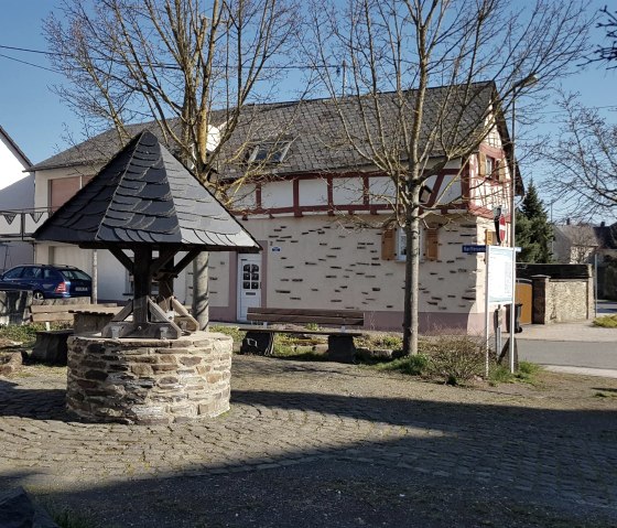 Place du village à Kehrig, © Foto: Svenja Schulze-Entrup, Quelle: Touristik-Büro Vordereifel