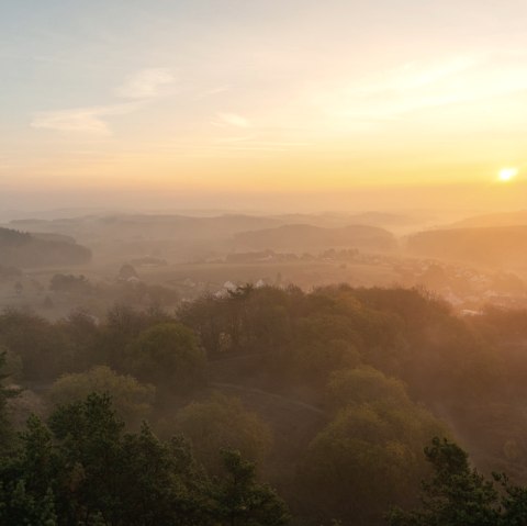 Sunrise from Booser Eifelturm on the Stumpfarmweg, © Laura Rinneburger