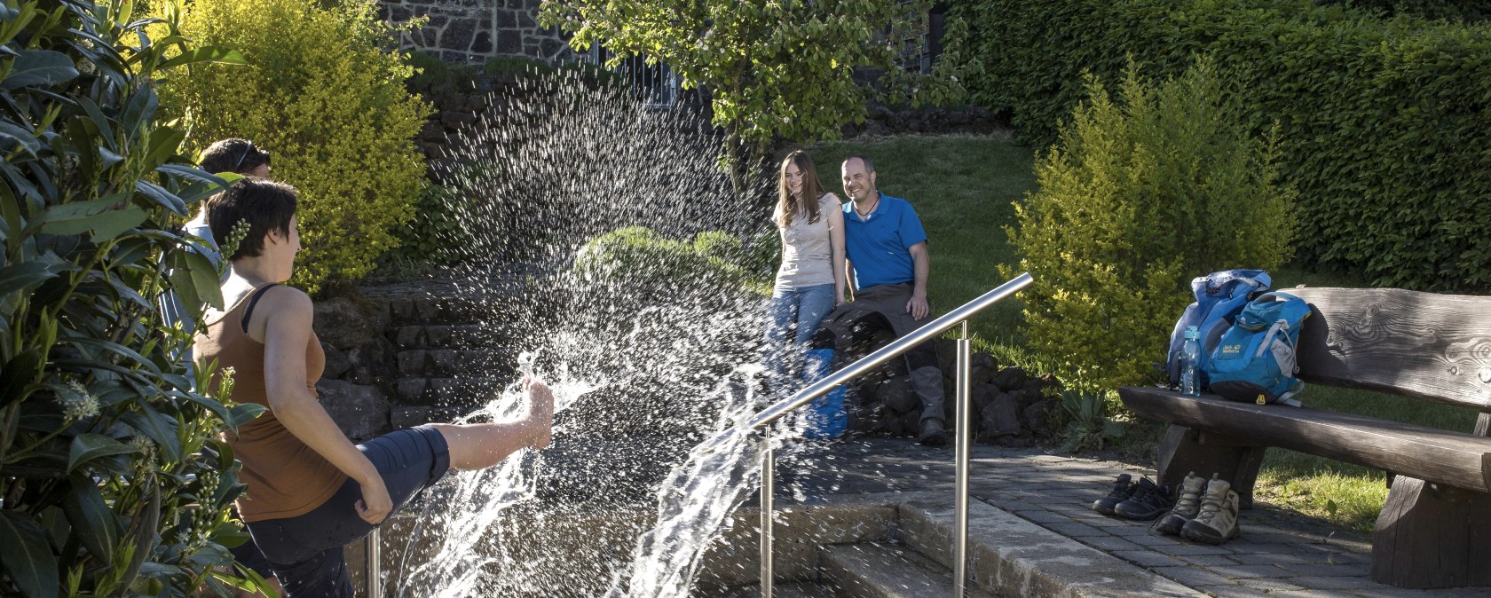 Wassertretbecken am Traumpf&auml;dchen Eifelturmpfad Bo, &copy; Klaus-Peter Kappest/REMET