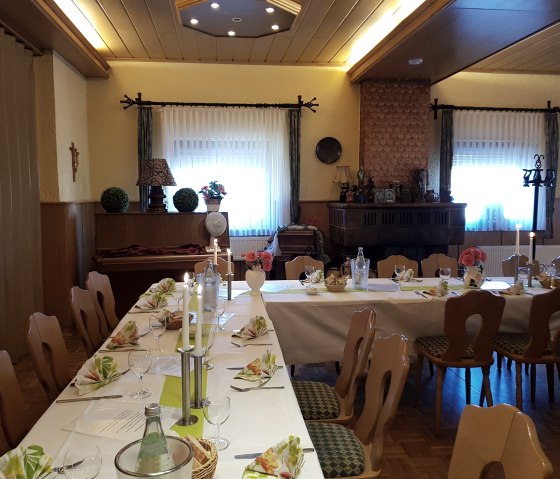 Salle de restaurant pour les f&ecirc;tes de famille, &copy; Foto: Svenja Schulze-Entrup, Quelle: Touristik-B&uuml;ro Vordereifel