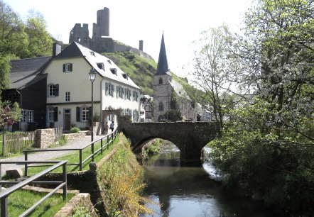 Pfarrkirche im Fr&uuml;hling, &copy; Foto: Svenja Schulze-Entrup, Quelle: Touristik-B&uuml;ro Vordereifel