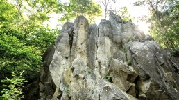 Bizarre Felsen im Kottenheimer Winfeld, © Eifel Tourismus GmbH, Dominik Ketz