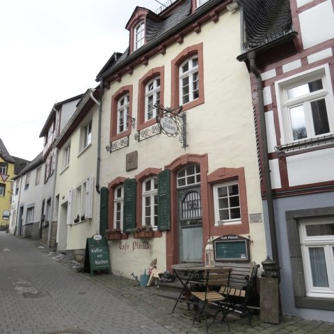 Caf&eacute; Pl&uuml;sch dans le village &agrave; colombages de Monreal, &copy; Foto: Svenja Schulze-Entrup, Quelle: Touristik-B&uuml;ro Vordereifel