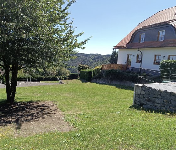 Garden, barbecue/boules/boules/badminton court