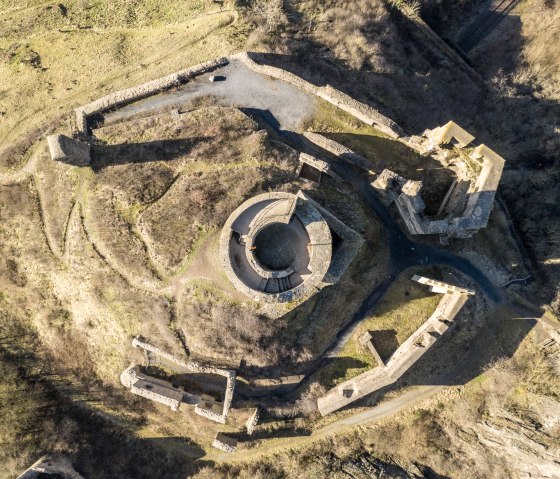 Die L&ouml;wenburg aus der Luft, &copy; Eifel Tourismus GmbH, D. Ketz