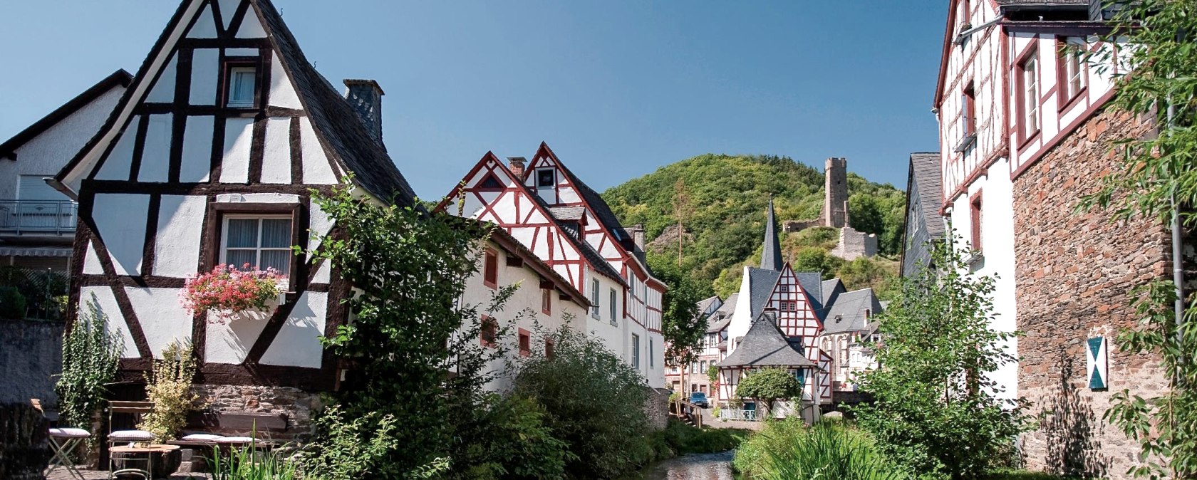 Blick von der Br&uuml;cke ins Fachwerkdorf, &copy; Kappest Remet