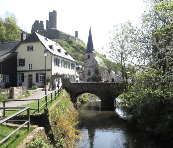 Pfarrkirche im Fr&uuml;hling, &copy; Foto: Svenja Schulze-Entrup, Quelle: Touristik-B&uuml;ro Vordereifel