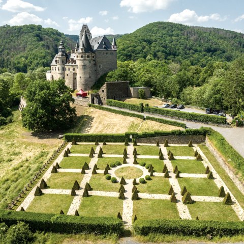 Schloss Bürresheim mit barockem Garten, © Eifel Tourismus GmbH, Dominik Ketz