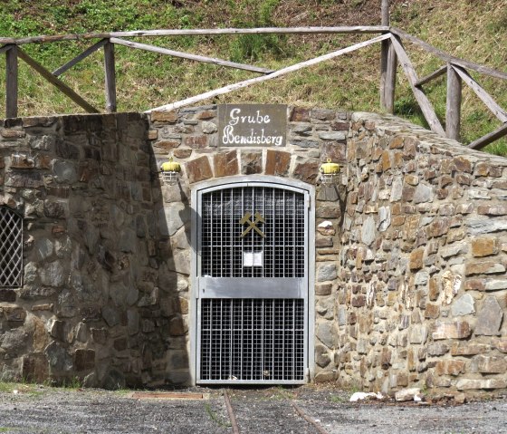 Eingang zur Grube, &copy; Foto: Svenja Schulze-Entrup, Quelle: Touristik-B&uuml;ro Vordereifel